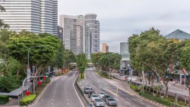 Tráfego com carros em uma rua e cena urbana no distrito central de Cingapura timelapse — Vídeo de Stock