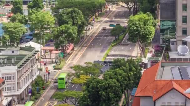 Tráfico con coches en una calle y la escena urbana en el distrito central de Singapur timelapse — Vídeo de stock