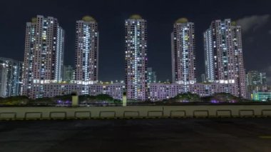 Singapur 'un merkezinde park yeri ve yeşil bahçesi olan yeni bir hava sahası..