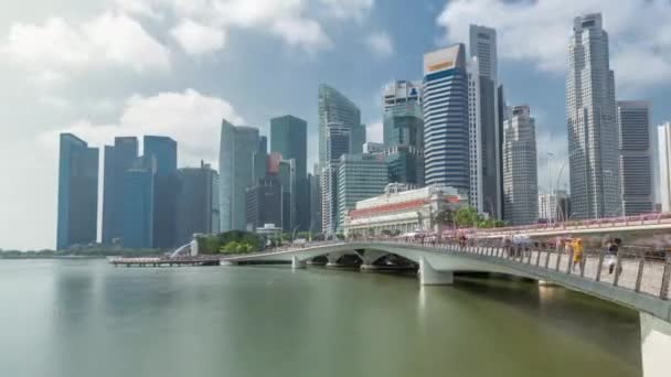 Мост Эспланада и небоскребы в центре города на заднем плане Сингапура — стоковое видео
