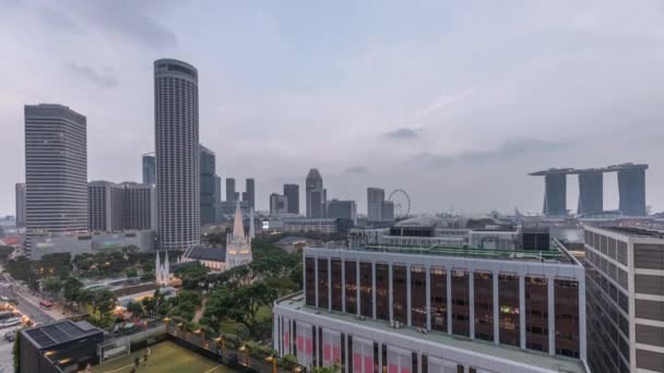 Singapur panorama z St Andrews Cathedral anteny dzień do nocy timelapse. — Wideo stockowe