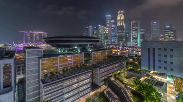 シンガポールのカラフルなビジネス街シンガポール法律アカデミーとマリーナベイのタイムラプスの街並み — ストック動画