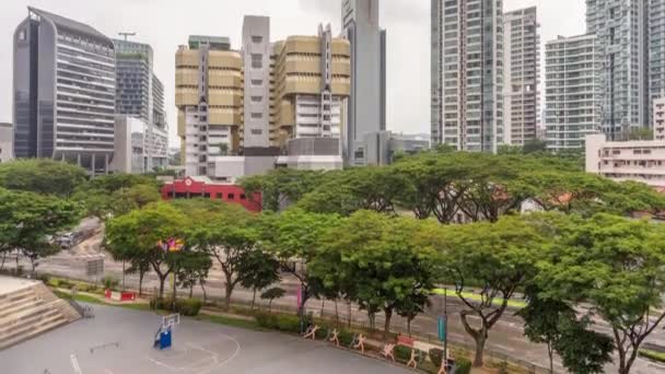 Вид с воздуха на небоскребы возле дороги Орчард в Сингапуре . — стоковое видео