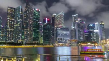 Business Financial Downtown City ve Skyscrapers Tower Building Marina Körfezi 'nde gece vakti yüksek hız, Singapur