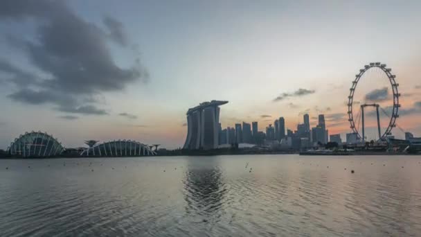 Downtown panorama Singapuru jako oglądane z całej wody z Garden East dzień do nocy timelapse. Singapur. — Wideo stockowe