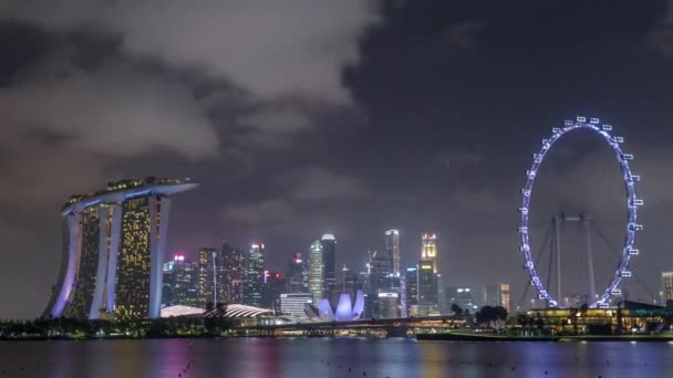 Downtown panorama Singapuru jak oglądane z całej wody z The Garden East nocy hiperlapse timelapse. Singapur. — Wideo stockowe