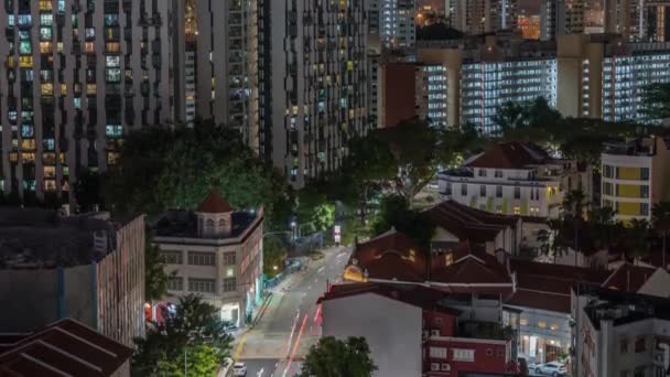 Vista aérea de la intersección y tiendas art deco a lo largo de Neil carretera en Chinatown zona noche timelapse — Vídeo de stock