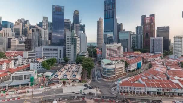 Luchtfoto van Chinatown met rode daken en Central Business District wolkenkrabbers timelapse, Singapore — Stockvideo