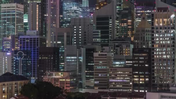 Paesaggio aereo del centro di Singapore di architettura moderna con grattacieli timelapse notte — Video Stock