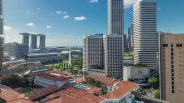 Marina Körfezi ve gökdelenleri ile güzel bir sabah manzarası. Gökdelenler, gökyüzü, hava çizgisi, zaman çizgisi, hiperhız..