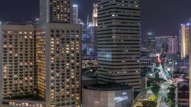 Nachtpanorama mit Marina Bay Area und Wolkenkratzern Stadtsilhouette Luftaufnahme. — Stockvideo