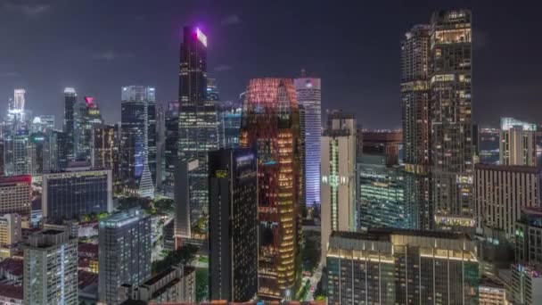 고층 건물들이 있는 현대 건축 건물의 시내에 있는 싱가포르의 공중 도시 경관 — 비디오