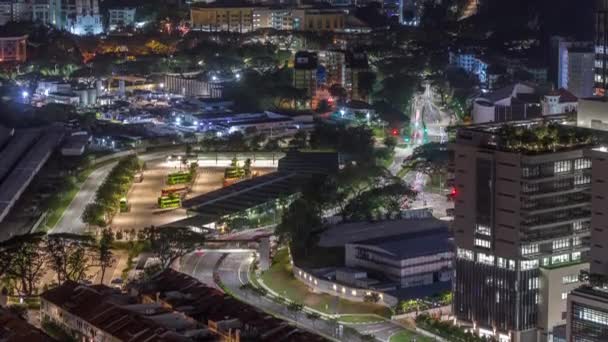 Vista aérea a la concurrida terminal de autobuses en Singapur noche timelapse . — Vídeo de stock