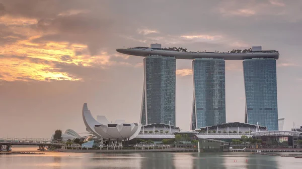 Salida Del Sol Cerca Marina Bay Sands Hotel Domina Horizonte —  Fotos de Stock