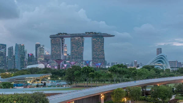 Günbatımından Sonra Singapur Şehrinin Ufuk Çizgisi Görüntüsü Marina Baraj Bahçesinden — Stok fotoğraf