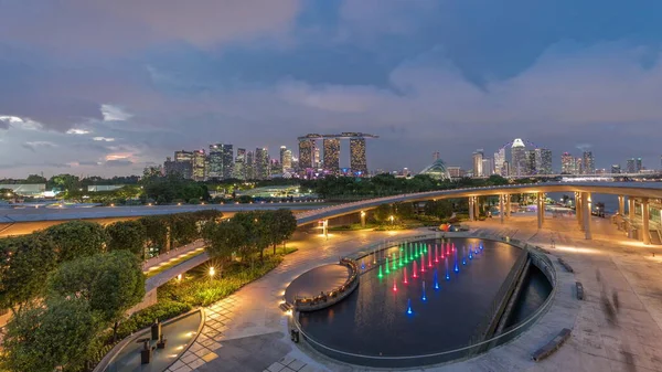 Günbatımından Sonra Singapur Şehrinin Ufuk Çizgisi Görüntüsü Marina Baraj Bahçesinden — Stok fotoğraf