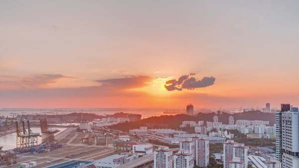 Singapur Ticari Limanı Üzerinde Gün Batımı Şehrin Panoramik Görüntüsü Gökyüzü — Stok fotoğraf