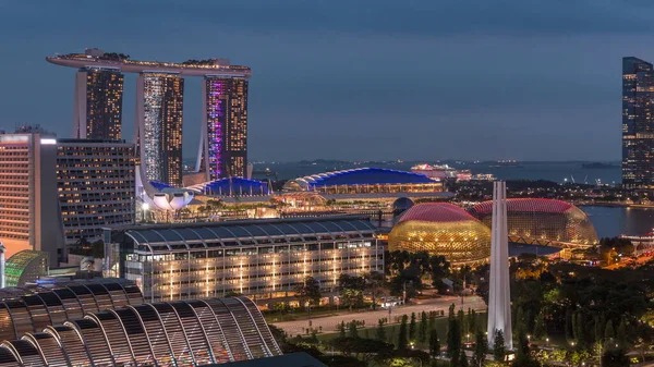 Wieczorna Panorama Okolic Marina Bay Oświetlone Drapacze Chmur Panorama Miasta — Zdjęcie stockowe