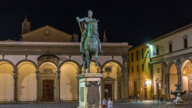 Ferdinando I de Medici heykeli, Tuscany Büyük Dükü, İtalya 'nın Floransa kentindeki Piazza della Santissima Annunziata' da bulunmaktadır.
