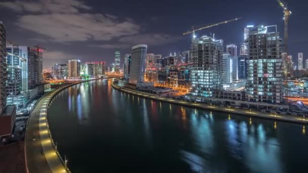 El ritmo de la ciudad de Dubai cerca del timelapse aéreo del canal — Vídeo de stock