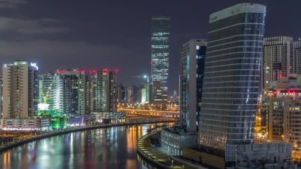 Het ritme van de stad Dubai in de buurt van kanaal luchtfoto timelapse — Stockvideo