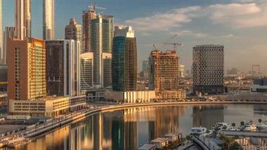 Dubai şehrinin ritmi havadan zaman ayarlı.