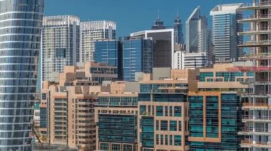 Lüks Dubai şehrindeki modern gökdelenlerin güzel manzarası, Birleşik Arap Emirlikleri zaman çizelgesi