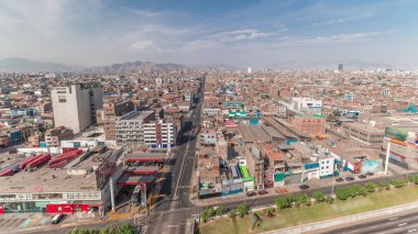 Lima şehrinin panoramik ufuk çizgisi yukarıdan birçok binanın havadan zamanlaması var. Lima, Peru