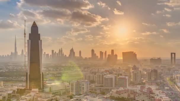 Kilátás naplemente luxus Dubai város naplementekor légi időbeosztás — Stock videók