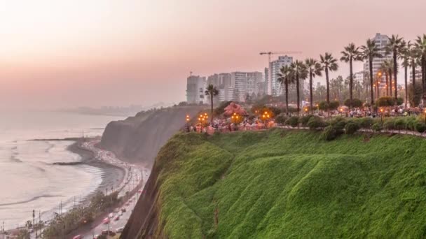 El Parque del Amor or Love park day to night timelapse in Miraflores after sunset, Lima, Peru. — Stock Video