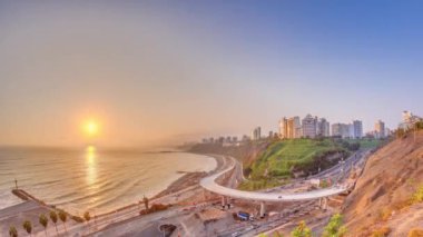 Miraflores zaman çizelgesi, Lima, Peru 'daki Limas Sahili hava günbatımı manzarası