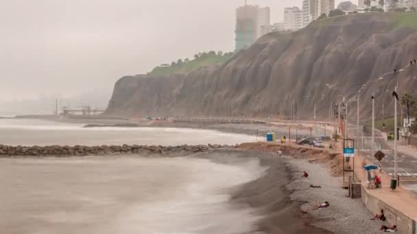 Vista aérea de la costa de Limas en el barrio de Miraflores timelapse, Lima, Perú — Vídeo de stock