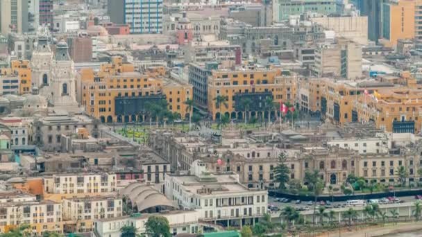 Vista aérea de la plaza principal de Lima desde la colina de San Cristóbal timelapse, palacio de gobierno del Perú e iglesia catedral. — Vídeos de Stock