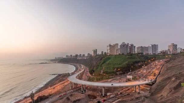 Légi felvétel Limas Coastline szomszédságában Miraflores nap mint nap éjszaka timelapse, Lima, Peru — Stock videók