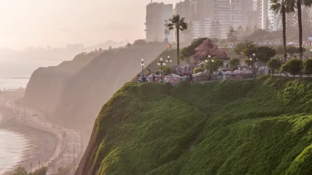 Gün batımında Miraflores, Lima, Peru 'da El Parque del Amor veya Love Park zaman çizelgesi. — Stok video