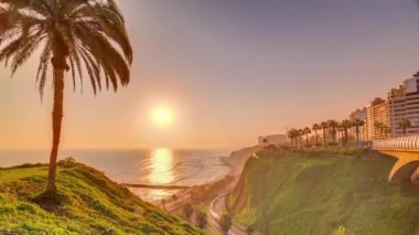 Miraflores zaman çizelgesi, Lima, Peru 'daki Limas Sahili hava günbatımı manzarası