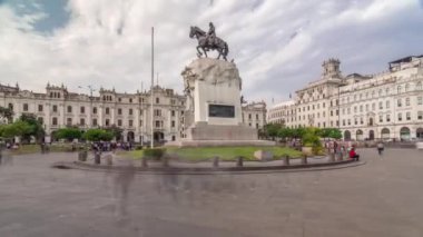 San Martin Meydanı 'ndaki Jose de San Martin anıtı. Lima, Peru' da zaman atlaması..