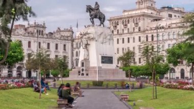Lima, Peru 'daki San Martin Meydanı' nda Jose de San Martin anıtı..