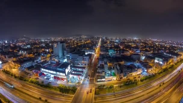 Skyline panorámico de la ciudad de Lima desde arriba con muchos edificios timelapse noche aérea. Lima, Perú — Vídeos de Stock
