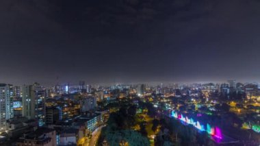 Renkli sihirli su devresi olan Park of the Reserve 'in havadan görüntüsü. En büyük çeşme kompleks gece zaman döngüsü.