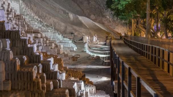 Πυραμίδα της Huaca Pucllana νύχτα timelapse, προ Inca πολιτισμού τελετουργικό κτίριο ερείπια στη Λίμα, Περού — Αρχείο Βίντεο