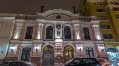 Merkez Postane Binası gece saatlerinde aydınlandı. Hiperhız, Lima, Peru.