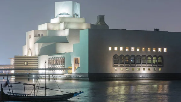 Beau Musée Art Islamique Illuminé Nuit Timelapse Doha Qatar Bateaux — Photo