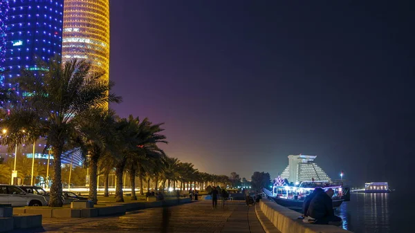 Geceleri Doha Nın Ufuk Çizgisi Corniche Zaman Çizelgesi Katar Dan — Stok fotoğraf