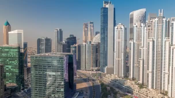 Business Bay, Dubai, Uae 'de birçok gökdelenli modern konut ve ofis kompleksi. — Stok video