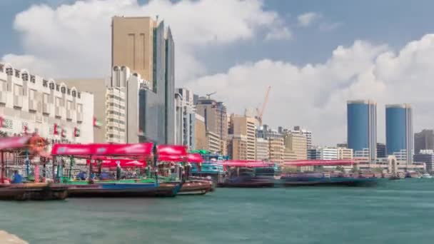 Een water taxi boot station in Deira timelapse. — Stockvideo