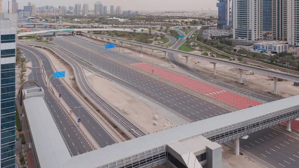 Vista Aérea Carretera Vacía Intercambio Dubai Después Del Bloqueo Epidémico —  Fotos de Stock