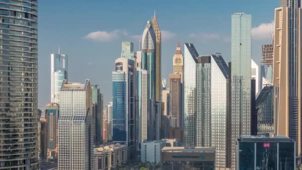 Международный финансовый центр Дубая с современными небоскребами — стоковое видео