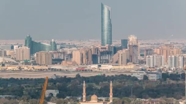Вид с воздуха на Дубай Крик с фестивалем города Timelapse — стоковое видео
