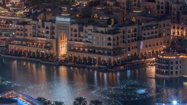 Dubai Dancing Fountain show'un eşsiz manzarası gece saatinde. — Stok video
